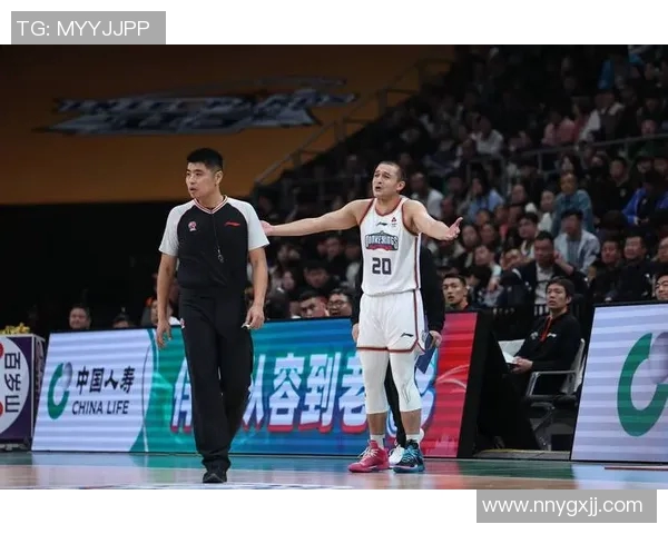 杭州篮球队技术争议引发热议球迷与专家各执己见探讨战术与裁判判罚