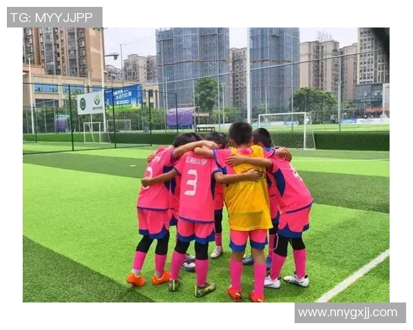 绿茵场上闪耀的星辰足球巨星的荣耀与梦想交织之歌